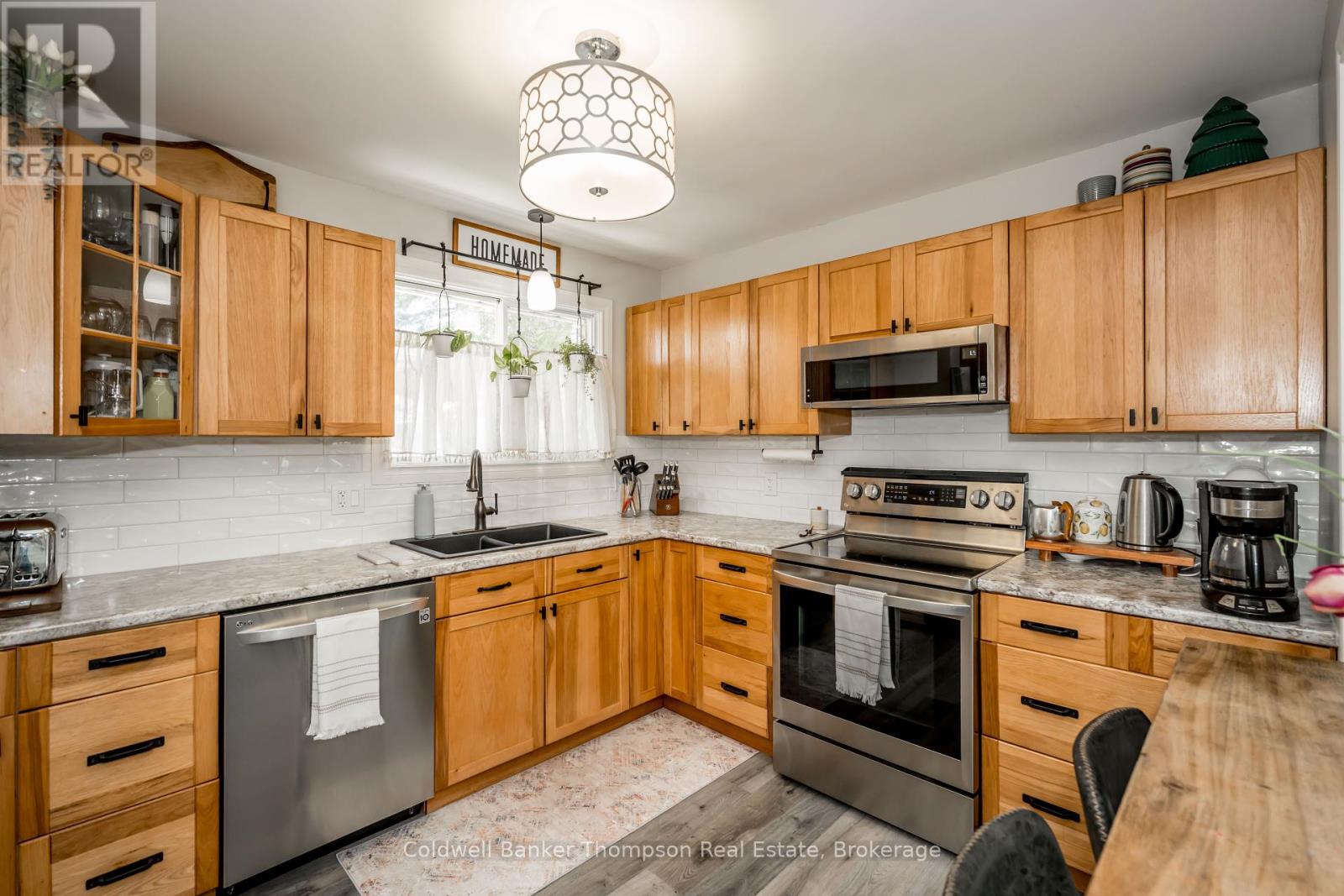 38 Susan Street W, Huntsville, Ontario  P1H 1X2 - Photo 7 - X12317184