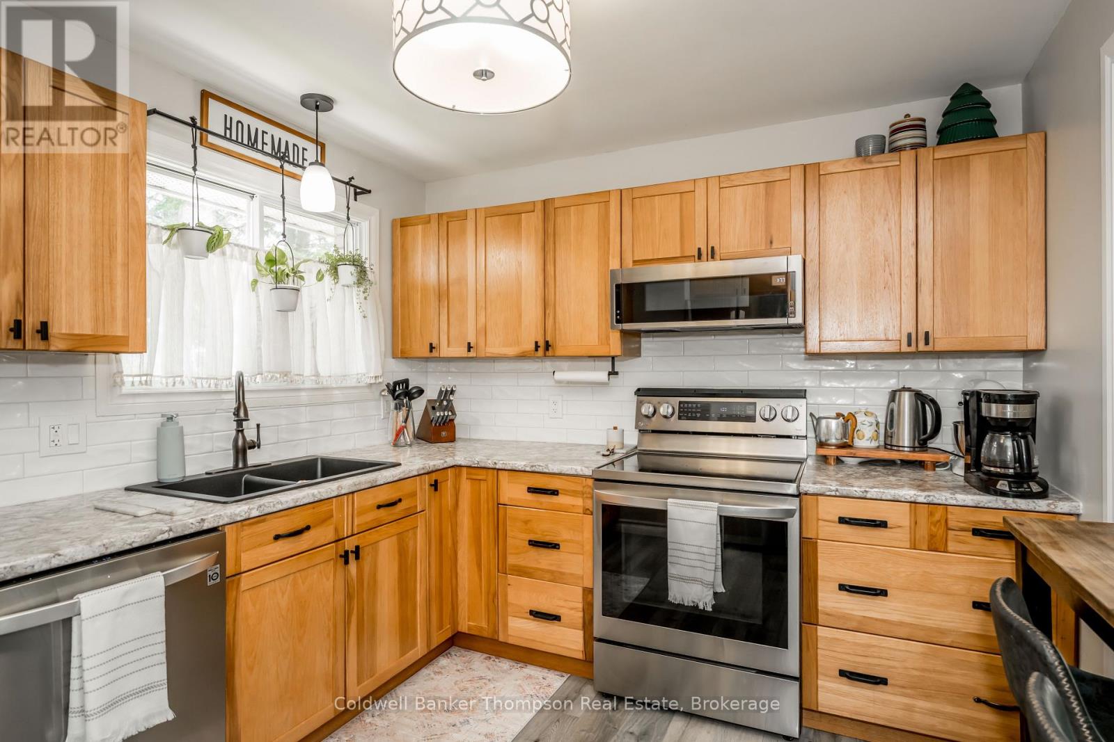 38 Susan Street W, Huntsville, Ontario  P1H 1X2 - Photo 8 - X12317184