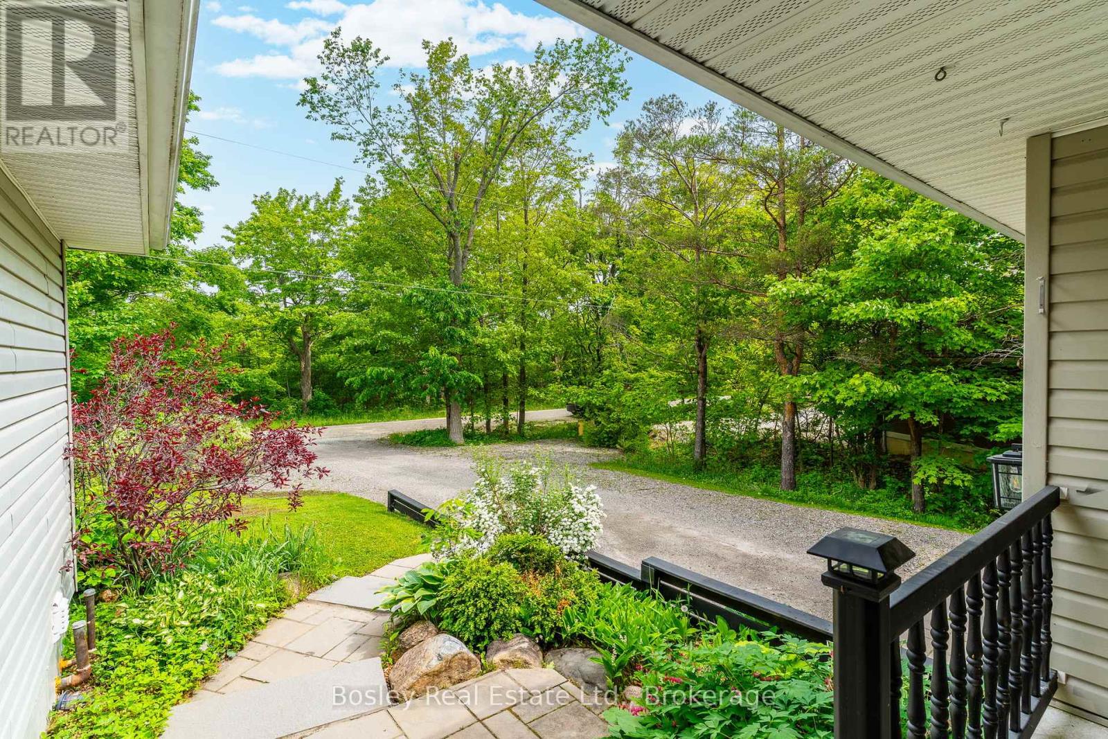 136 Maple Lane, Blue Mountains, Ontario  N0H 2E0 - Photo 4 - X12317214
