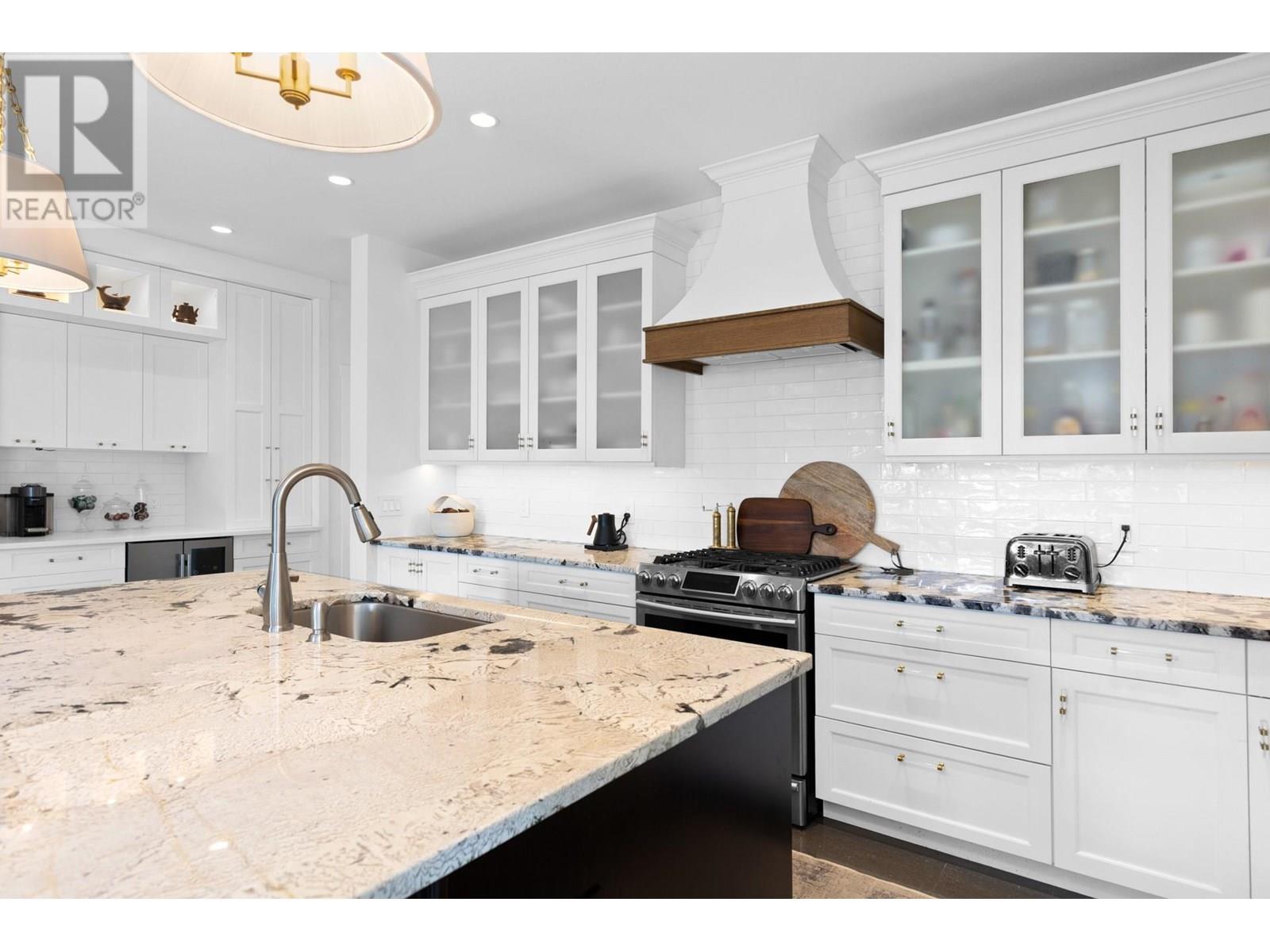 935 Laurier Avenue, Kelowna, British Columbia  V1Y 6A9 - Photo 10 - 10357584
