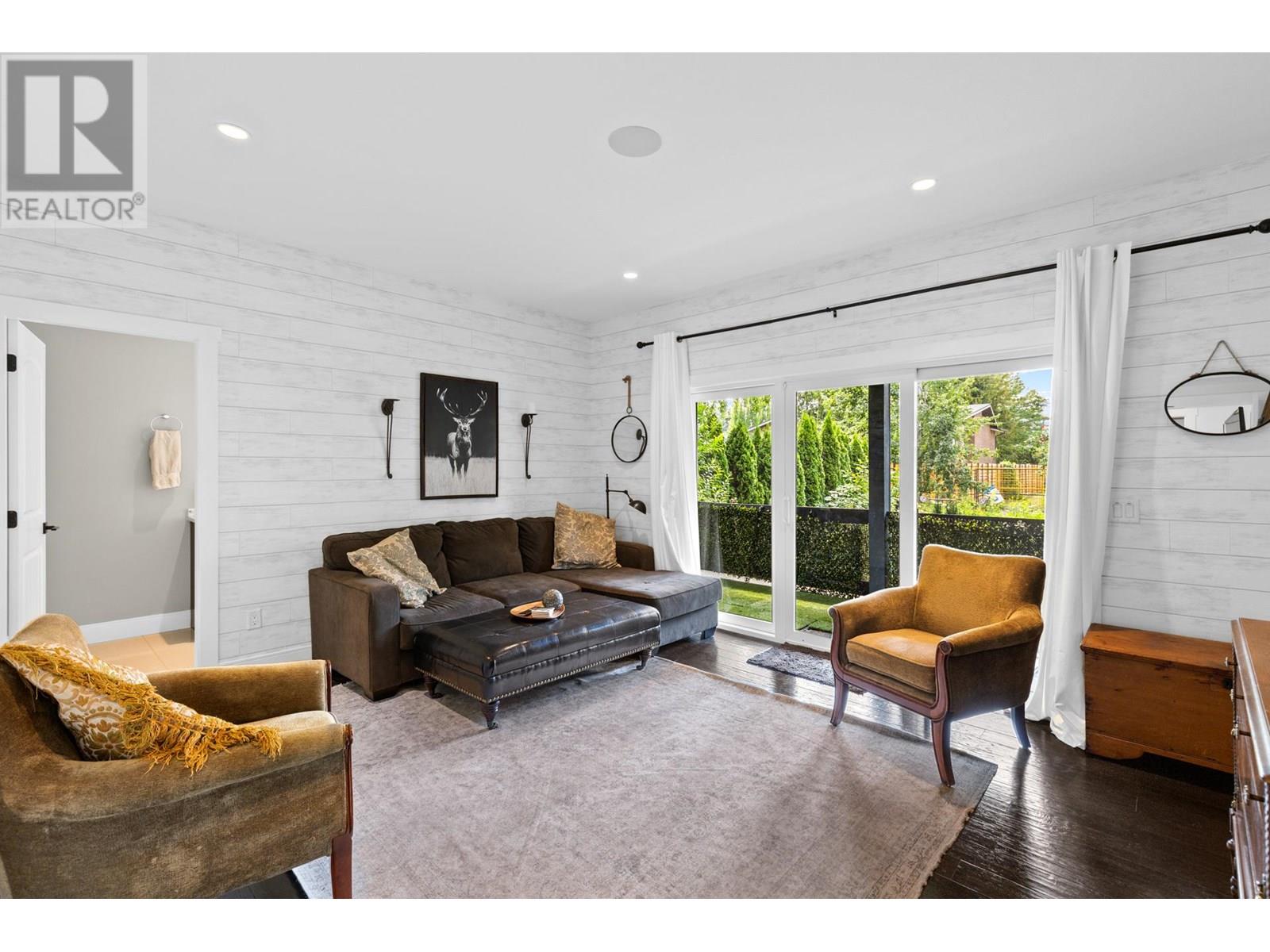Property at 935 Laurier Avenue image 1