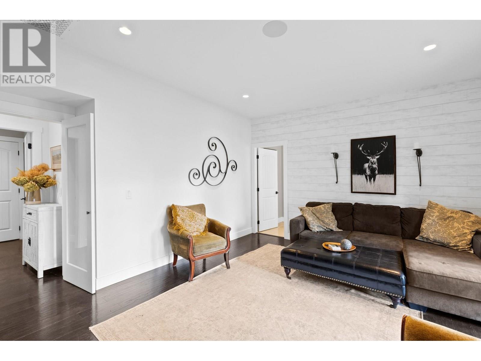 Property at 935 Laurier Avenue image 3