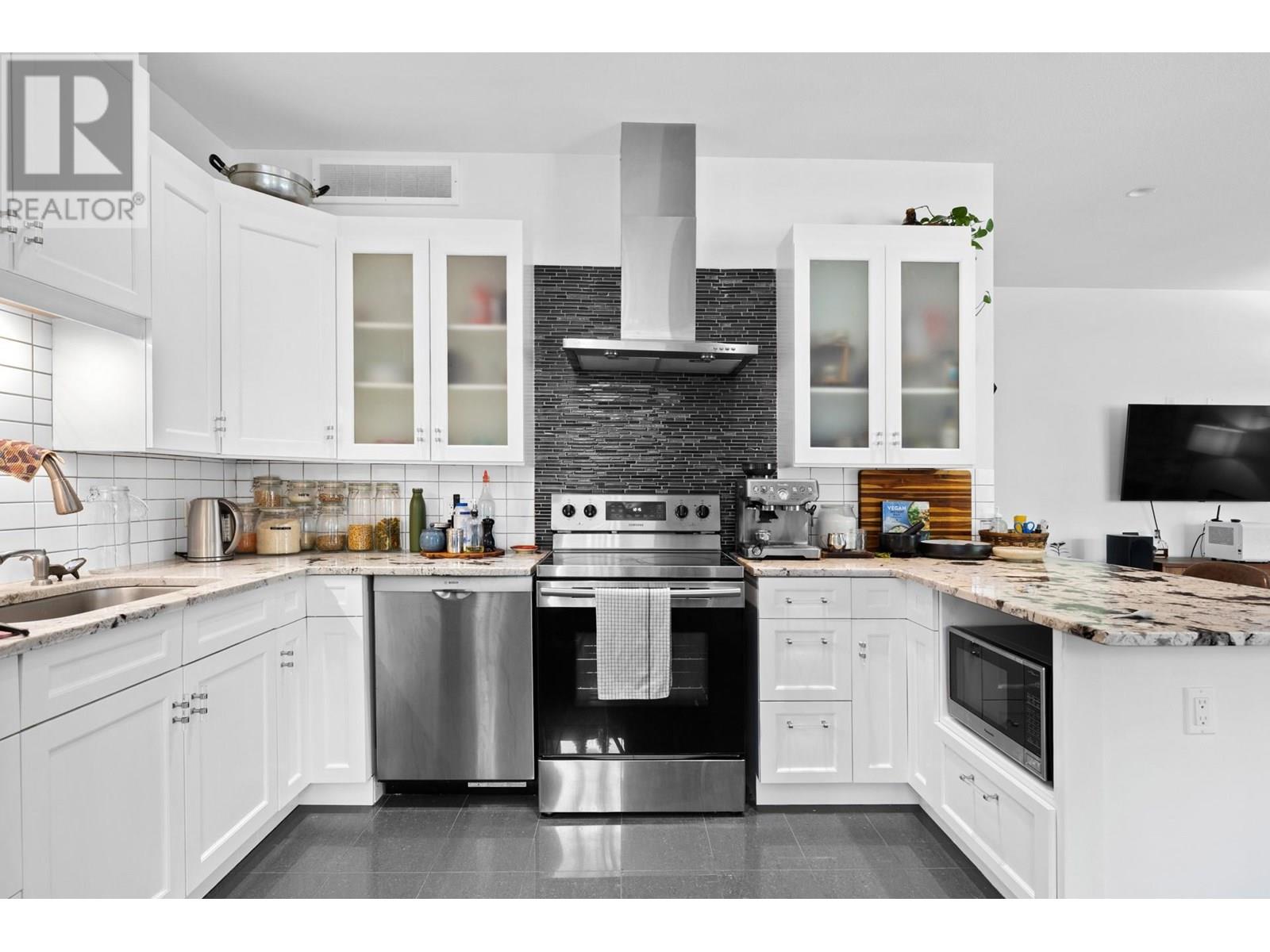 935 Laurier Avenue, Kelowna, British Columbia  V1Y 6A9 - Photo 47 - 10357584