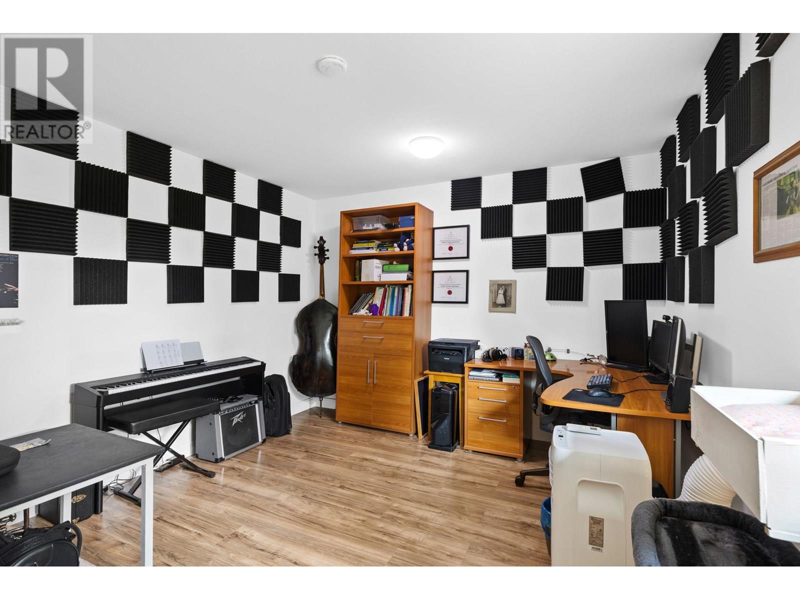 935 Laurier Avenue, Kelowna, British Columbia  V1Y 6A9 - Photo 63 - 10357584