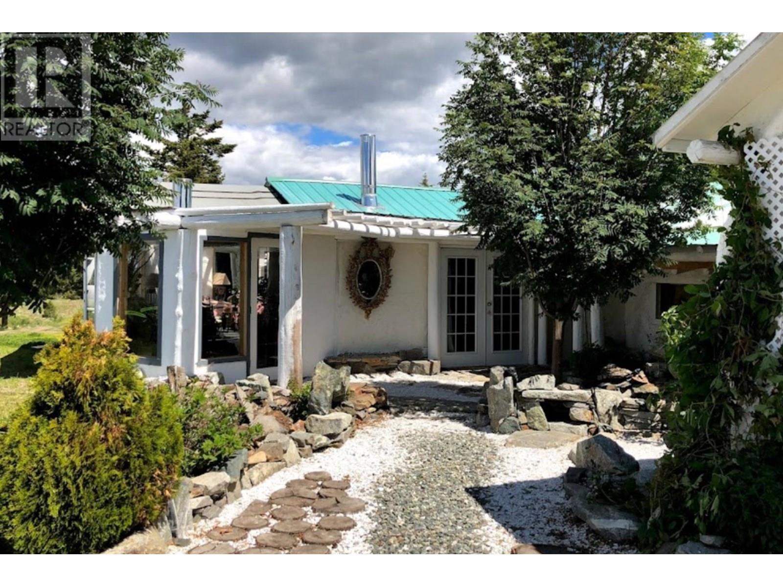 6080 Highway 3, Bridesville, British Columbia  V0H 1Y0 - Photo 27 - 10356165