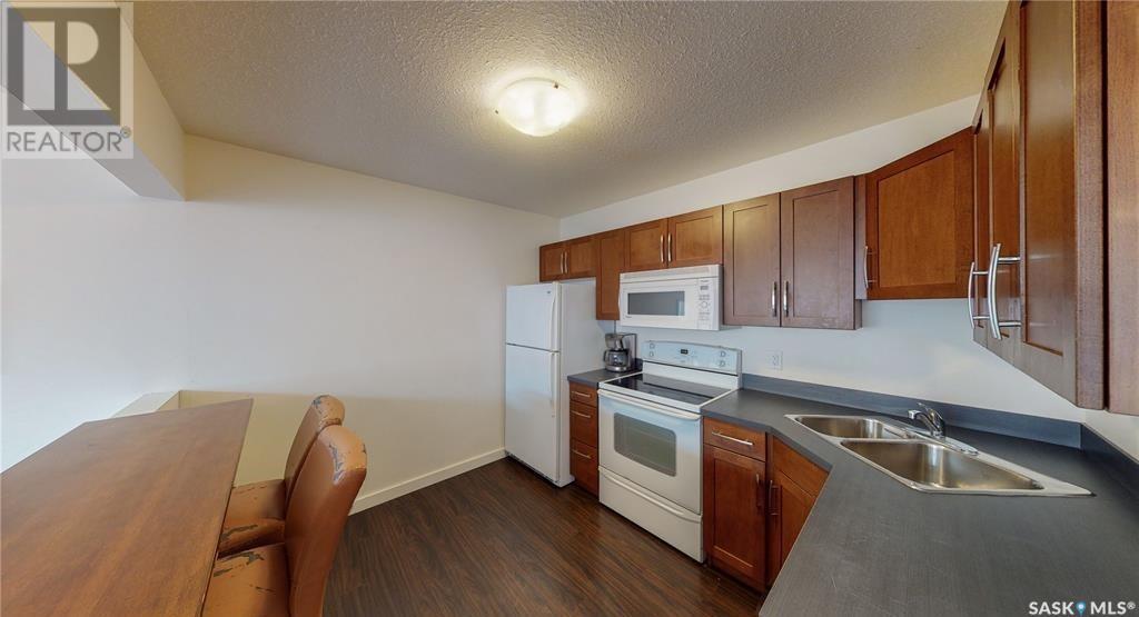 Property at 18 2060 Lorne STREET image 2