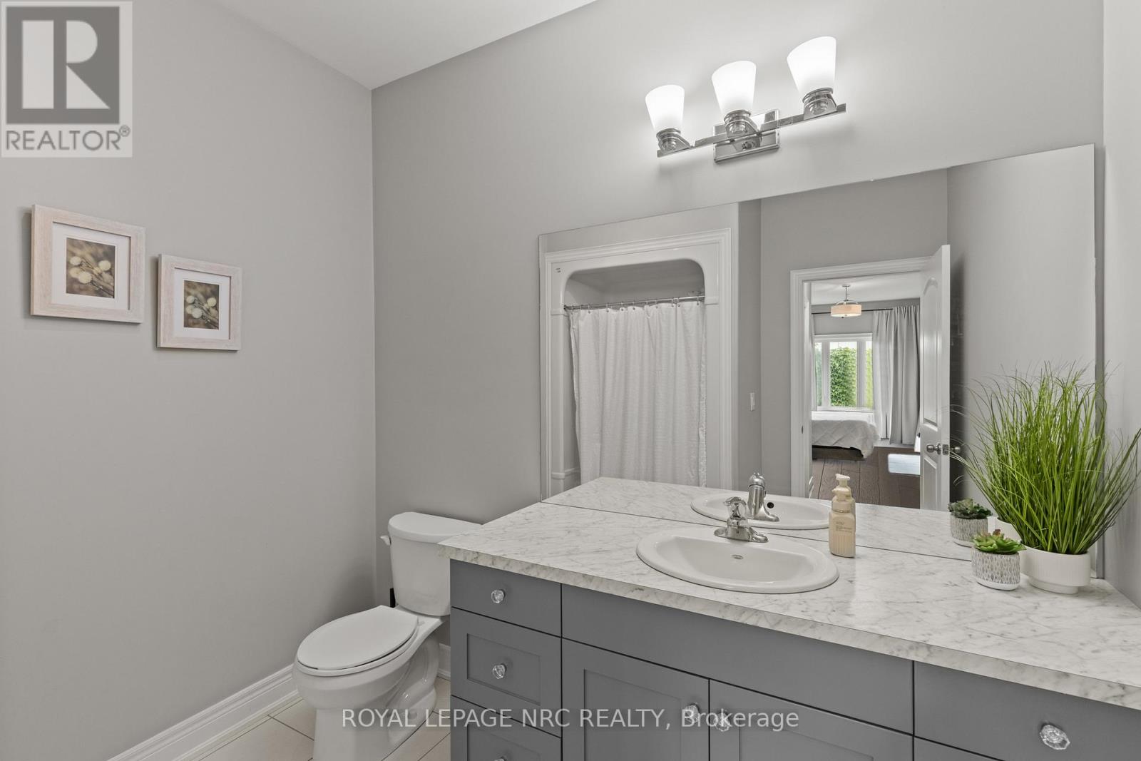 30 Blossom Common, St. Catharines, Ontario  L2M 0B3 - Photo 16 - X12316793