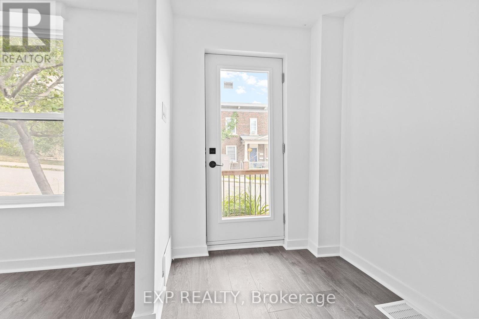145 Willow Street, Ottawa, Ontario  K1R 6W2 - Photo 4 - X12317316