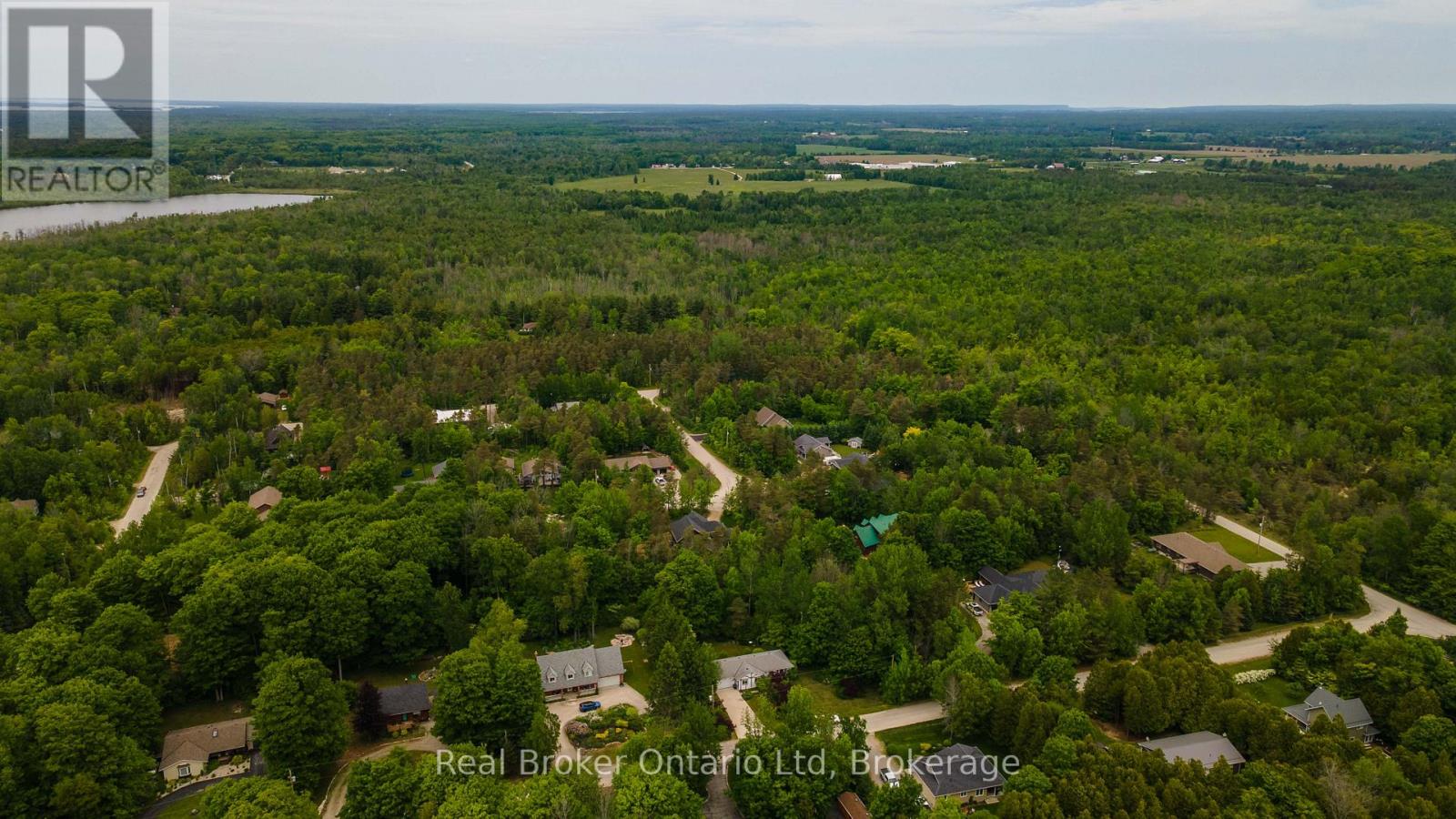 19 Sandy Pines Trail E, South Bruce Peninsula, Ontario  N0H 2G0 - Photo 32 - X12243697