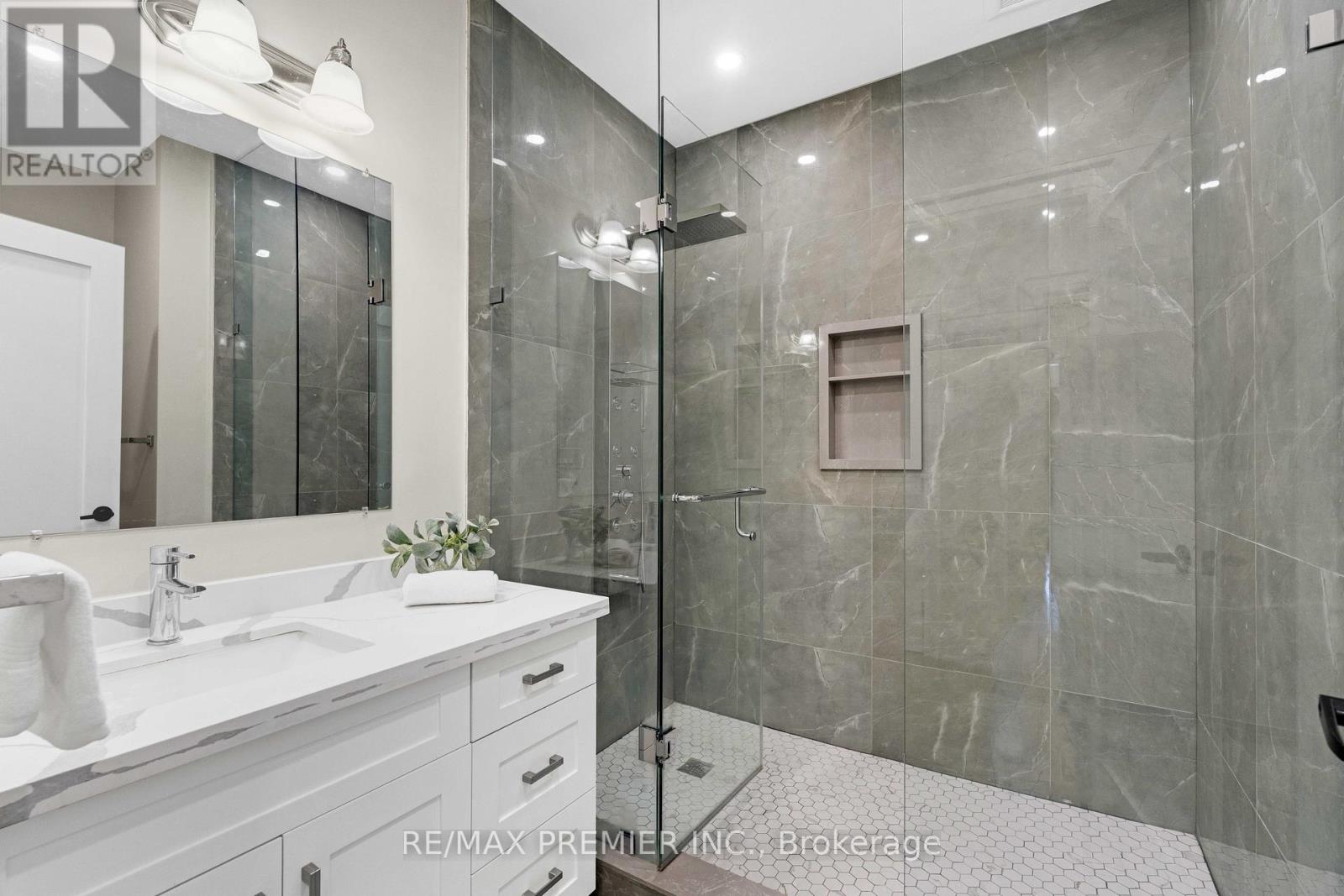 24 Francesca Court, Vaughan, Ontario  L4L 9L2 - Photo 29 - N12316315