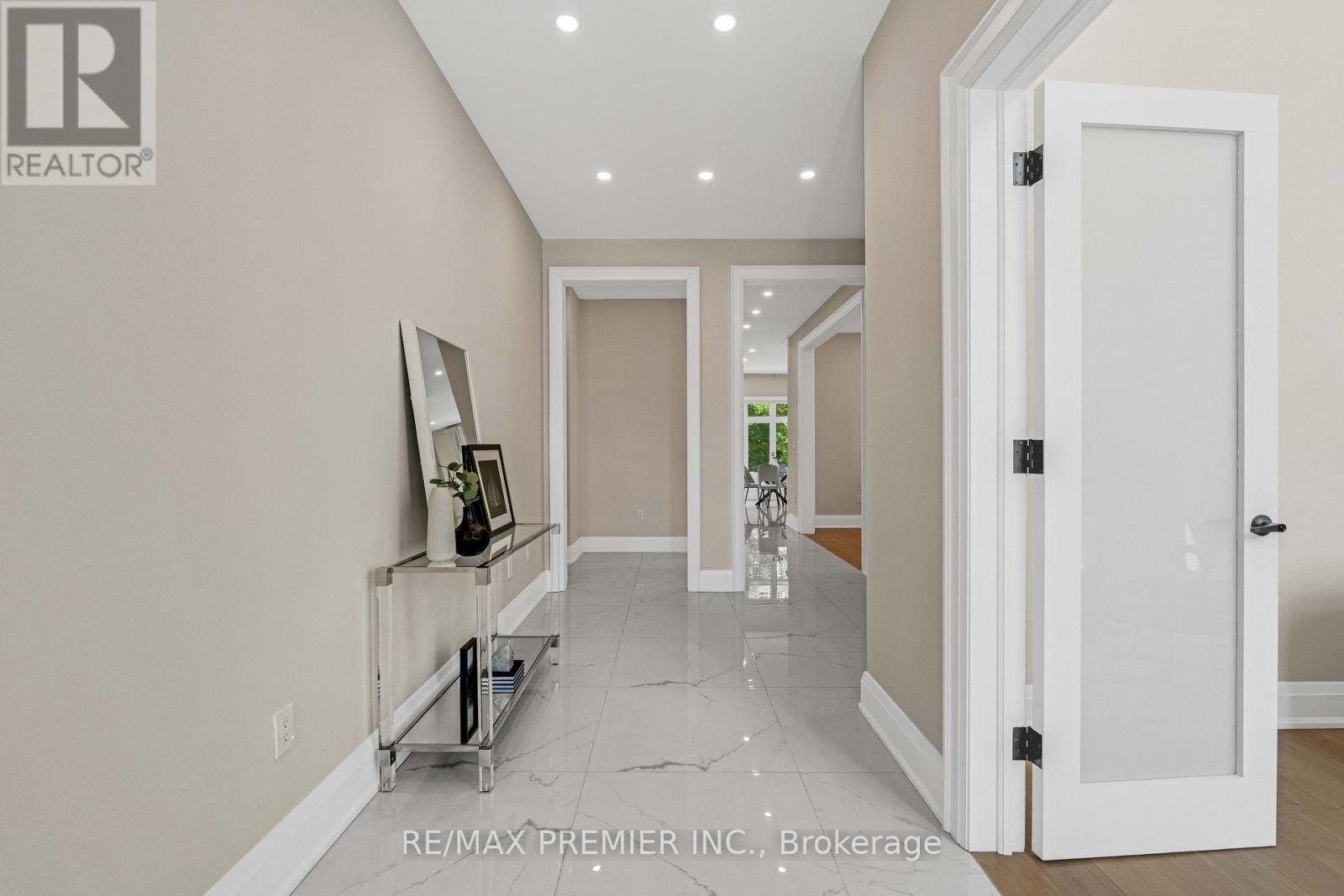 24 Francesca Court, Vaughan, Ontario  L4L 9L2 - Photo 6 - N12316315