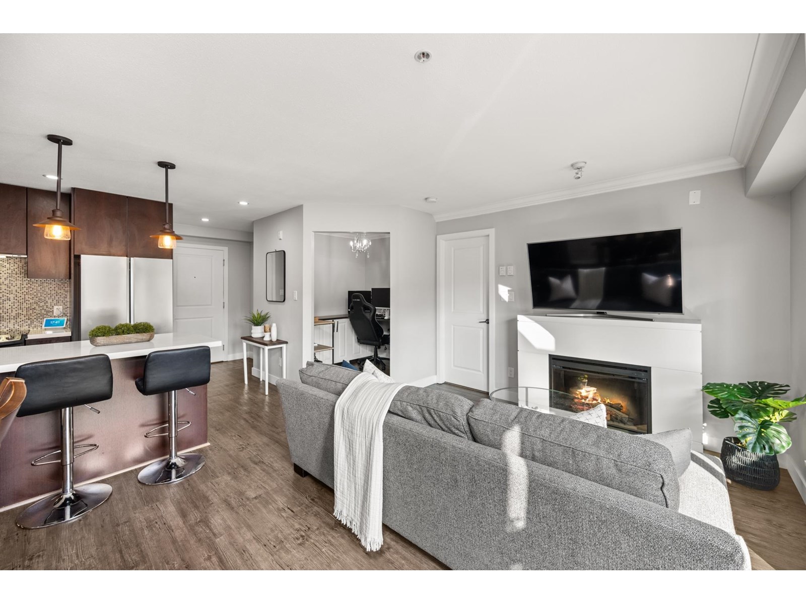 Property at 209 15735 CROYDON DRIVE image 4