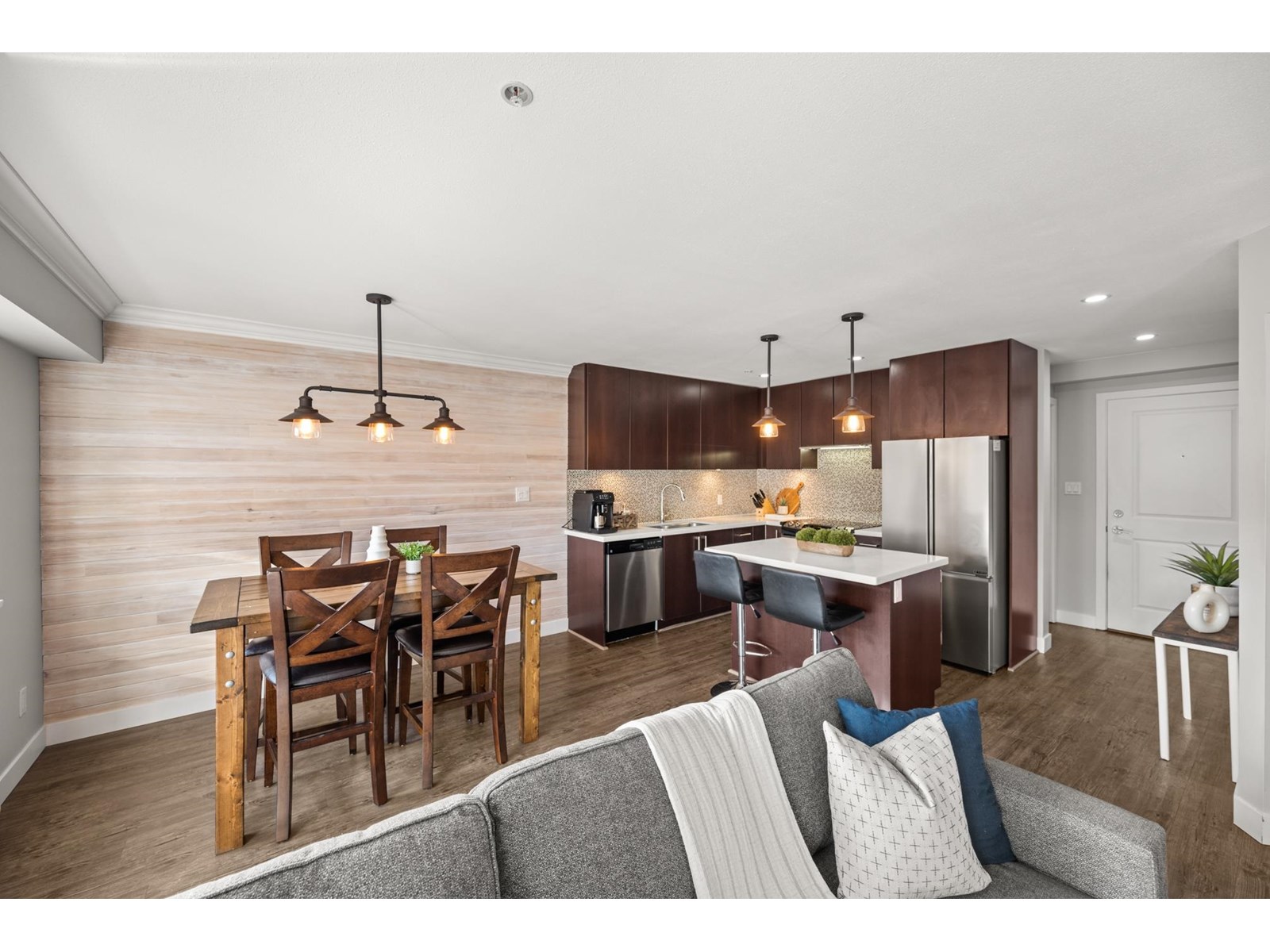 Property at 209 15735 CROYDON DRIVE image 5