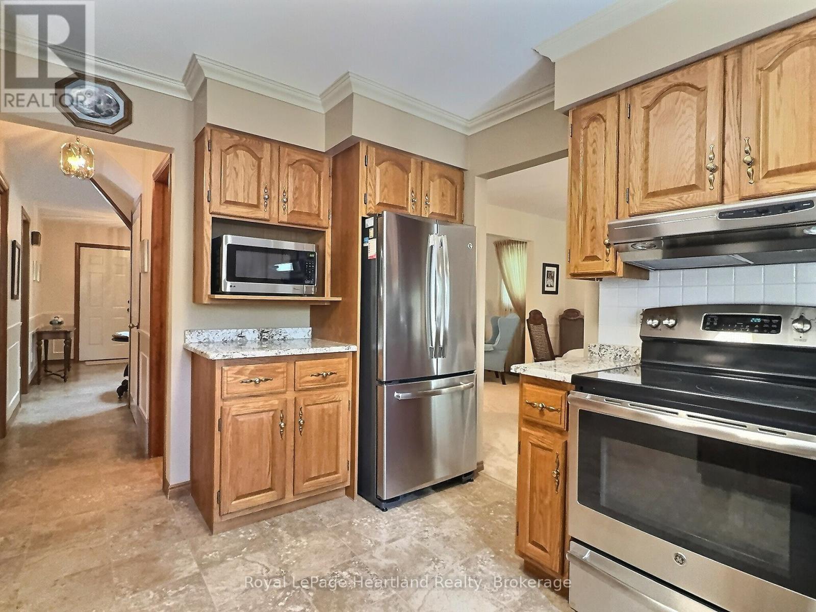 15 Kingscourt Crescent, South Huron, Ontario  N0M 1S1 - Photo 15 - X12317257