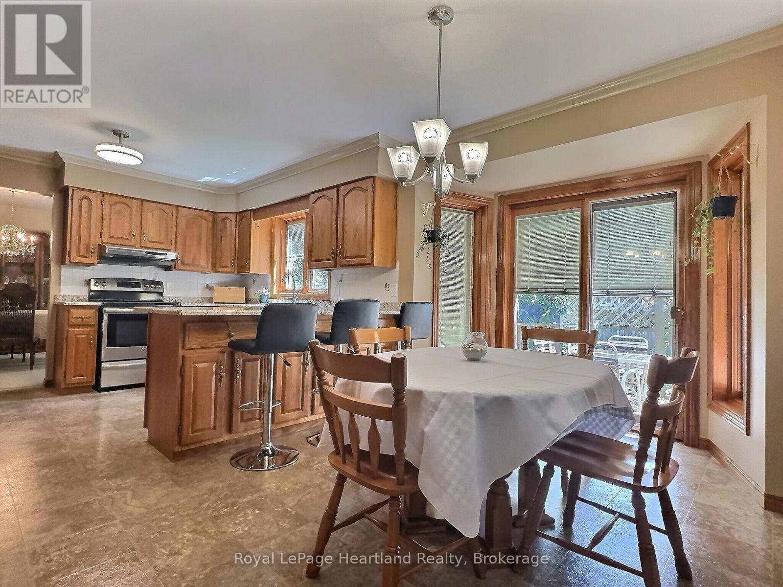 15 Kingscourt Crescent, South Huron, Ontario  N0M 1S1 - Photo 17 - X12317257