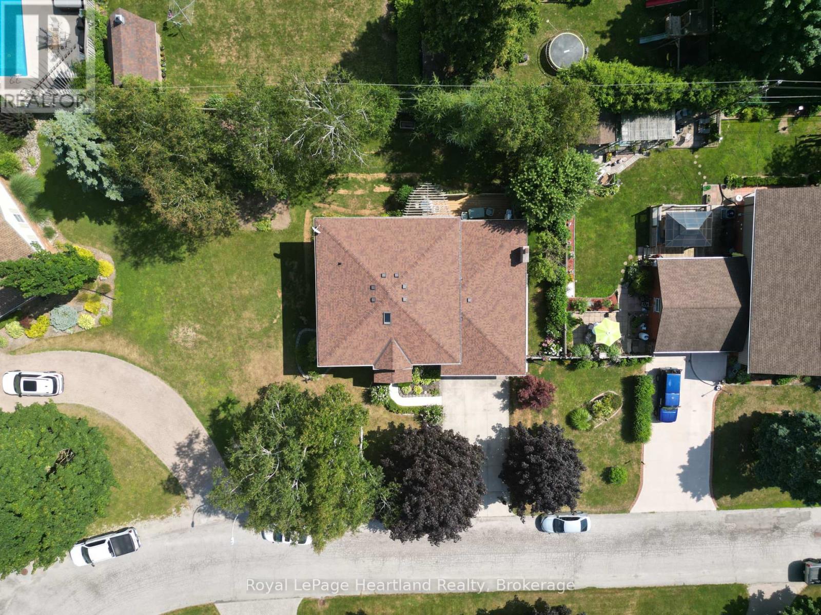15 Kingscourt Crescent, South Huron, Ontario  N0M 1S1 - Photo 4 - X12317257