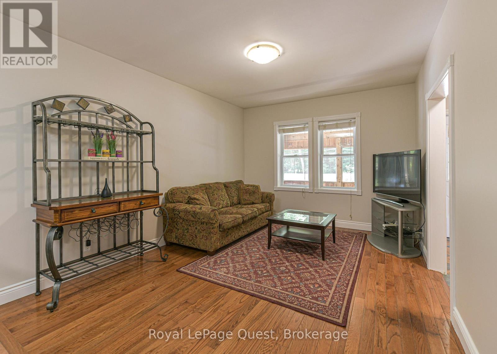 1046 Southwood Road, Gravenhurst, Ontario  P0E 1N0 - Photo 11 - X12317289