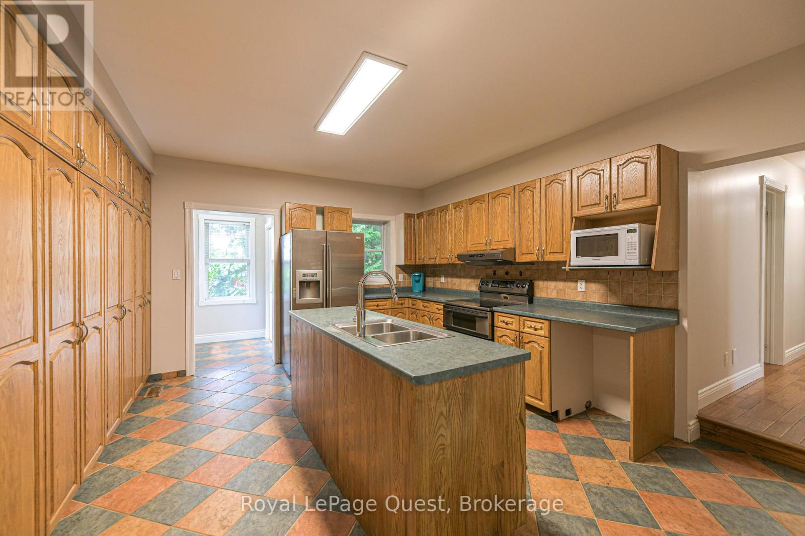 1046 Southwood Road, Gravenhurst, Ontario  P0E 1N0 - Photo 14 - X12317289