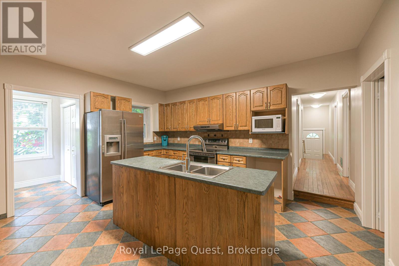 1046 Southwood Road, Gravenhurst, Ontario  P0E 1N0 - Photo 16 - X12317289