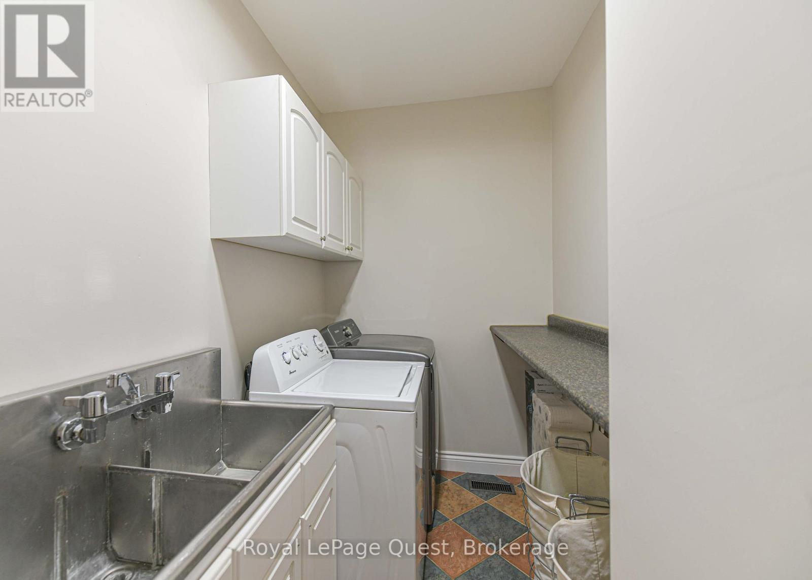 1046 Southwood Road, Gravenhurst, Ontario  P0E 1N0 - Photo 17 - X12317289