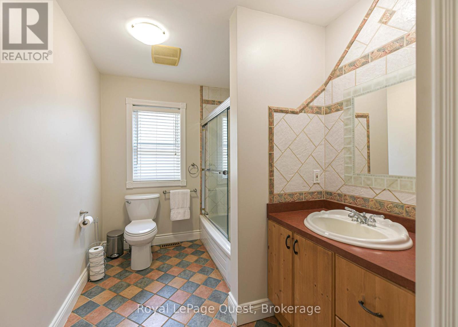 1046 Southwood Road, Gravenhurst, Ontario  P0E 1N0 - Photo 18 - X12317289