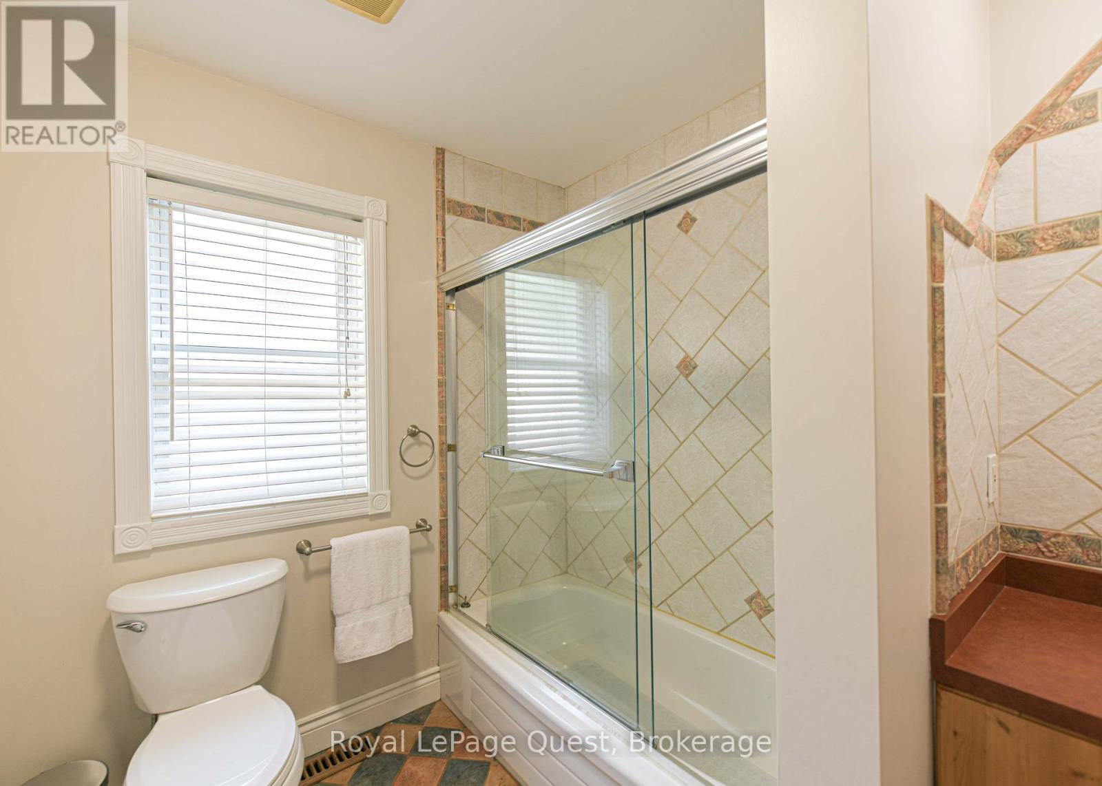 1046 Southwood Road, Gravenhurst, Ontario  P0E 1N0 - Photo 19 - X12317289
