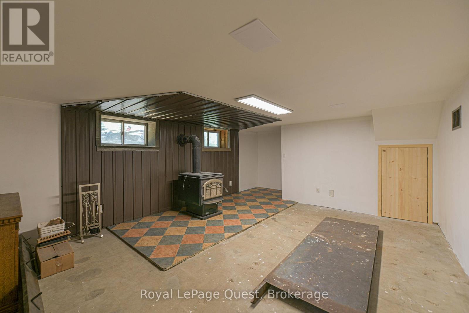1046 Southwood Road, Gravenhurst, Ontario  P0E 1N0 - Photo 33 - X12317289