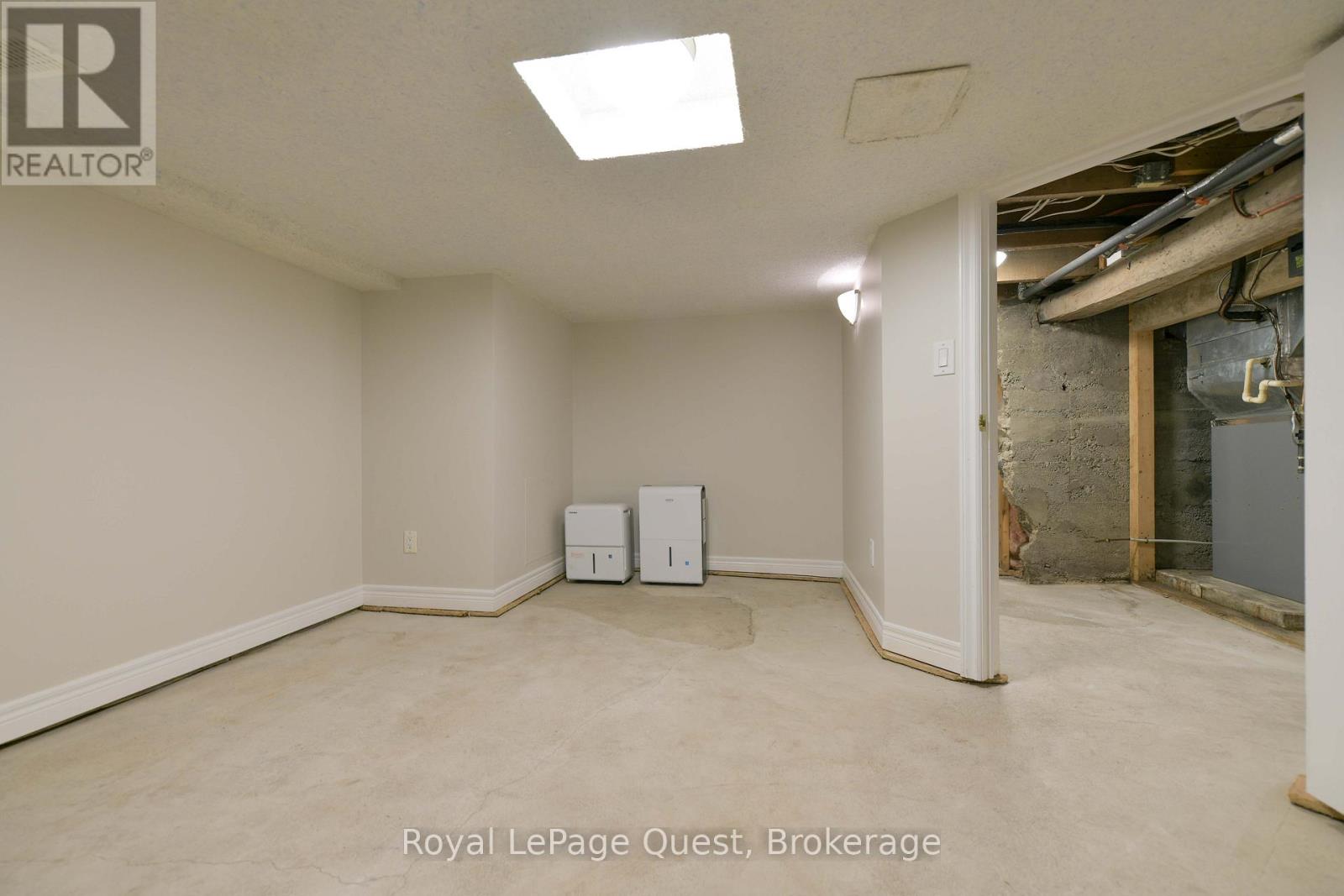 1046 Southwood Road, Gravenhurst, Ontario  P0E 1N0 - Photo 36 - X12317289