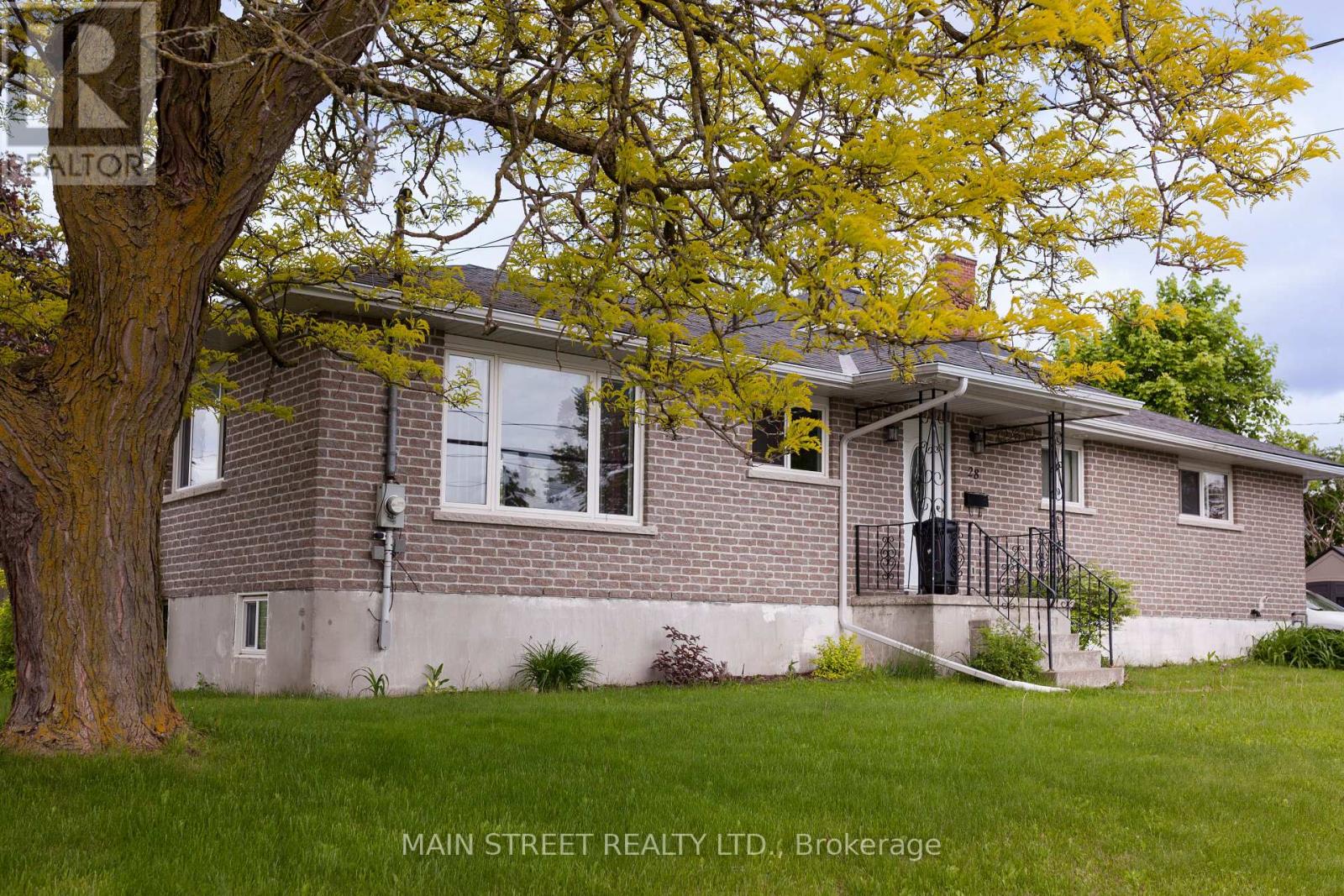 28 Prince Of Wales Drive, Belleville (Belleville Ward), Ontario  K8P 2T7 - Photo 16 - X12188076
