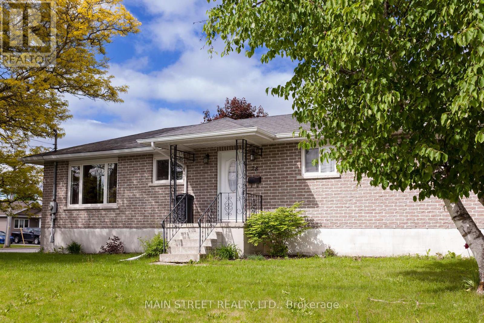 28 Prince Of Wales Drive, Belleville (Belleville Ward), Ontario  K8P 2T7 - Photo 18 - X12188076