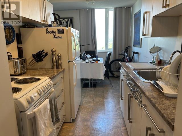 Property at 1205 1501 QUEENSWAY image 3