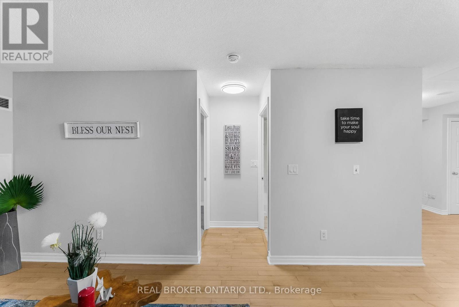 1227 - 250 Wellington Street, Toronto, Ontario  M5V 3P6 - Photo 17 - C12317299