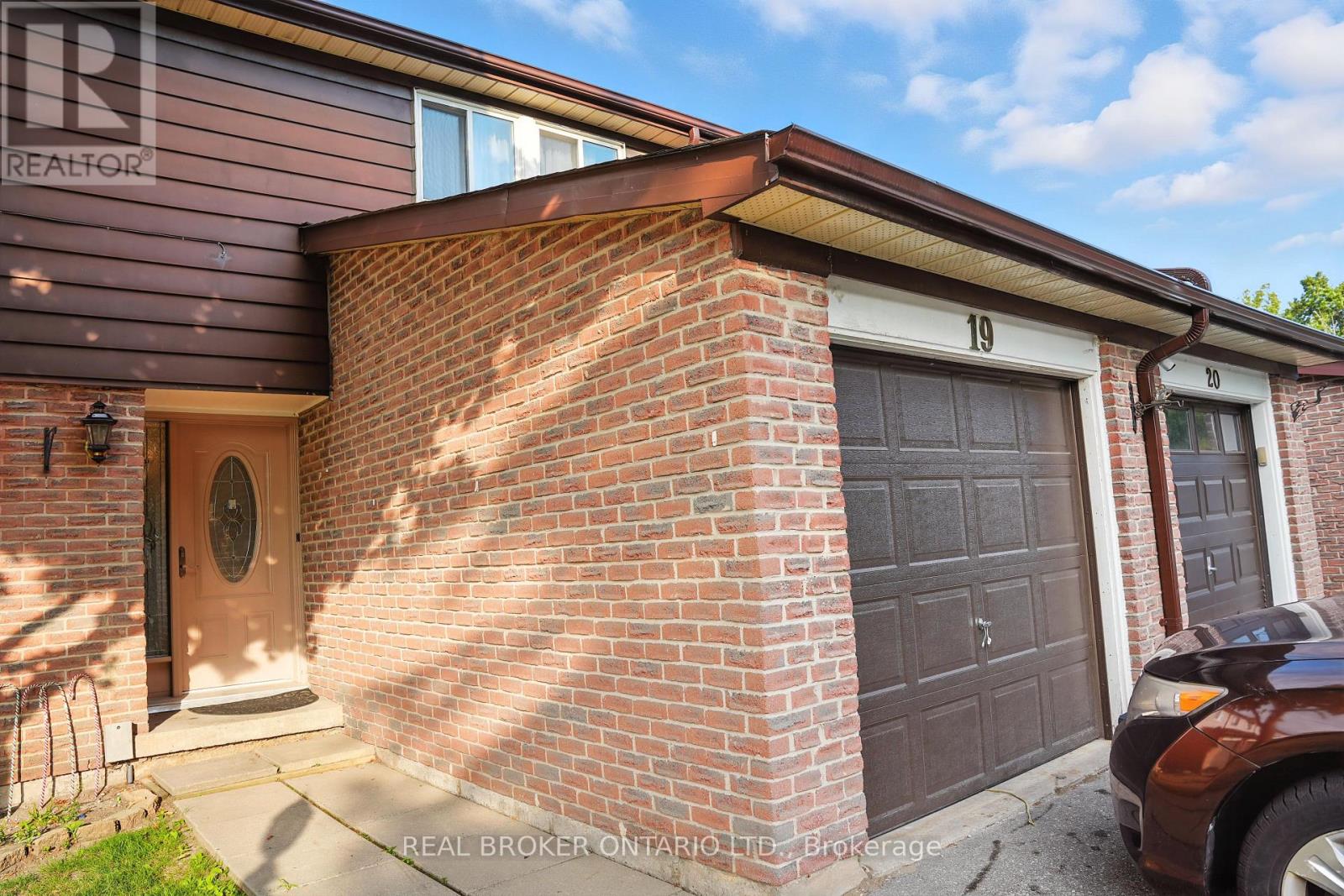 Property at 19 - 350 CAMELOT COURT image 1
