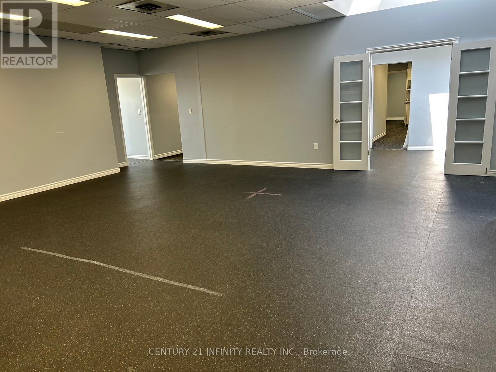 209 - 323 Kerr Street, Oakville, Ontario  L6K 3B6 - Photo 4 - W12317418