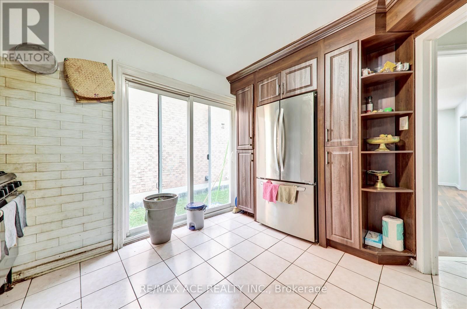 17 Kenborough Court, Markham, Ontario  L3S 3P3 - Photo 11 - N12317271