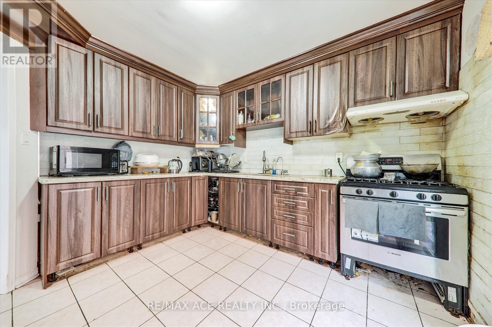 17 Kenborough Court, Markham, Ontario  L3S 3P3 - Photo 12 - N12317271