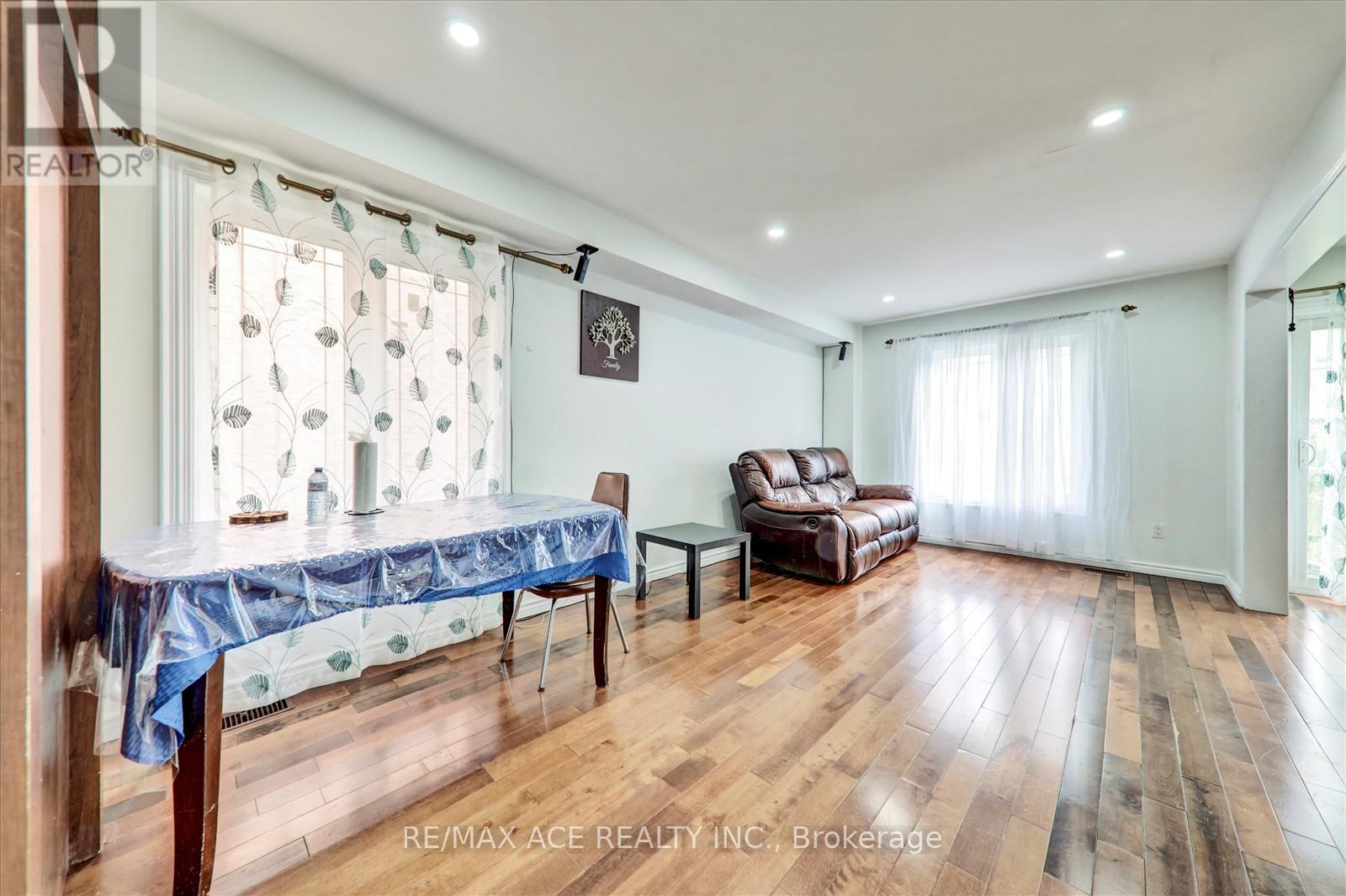 17 Kenborough Court, Markham, Ontario  L3S 3P3 - Photo 13 - N12317271