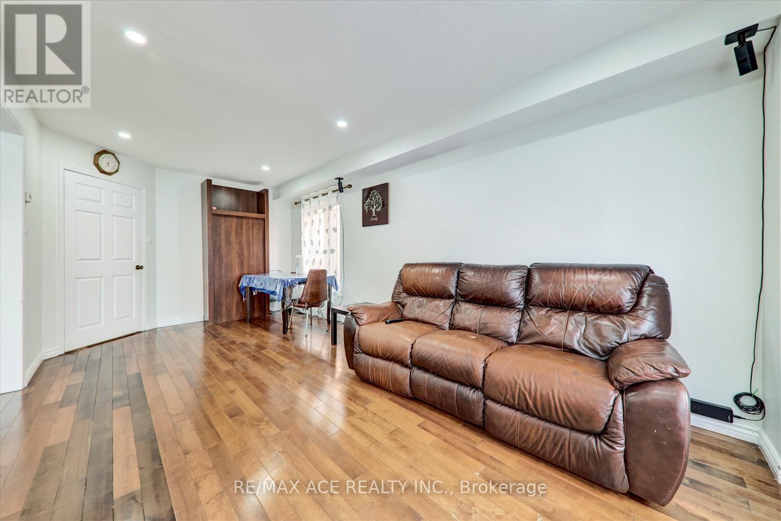 17 Kenborough Court, Markham, Ontario  L3S 3P3 - Photo 14 - N12317271