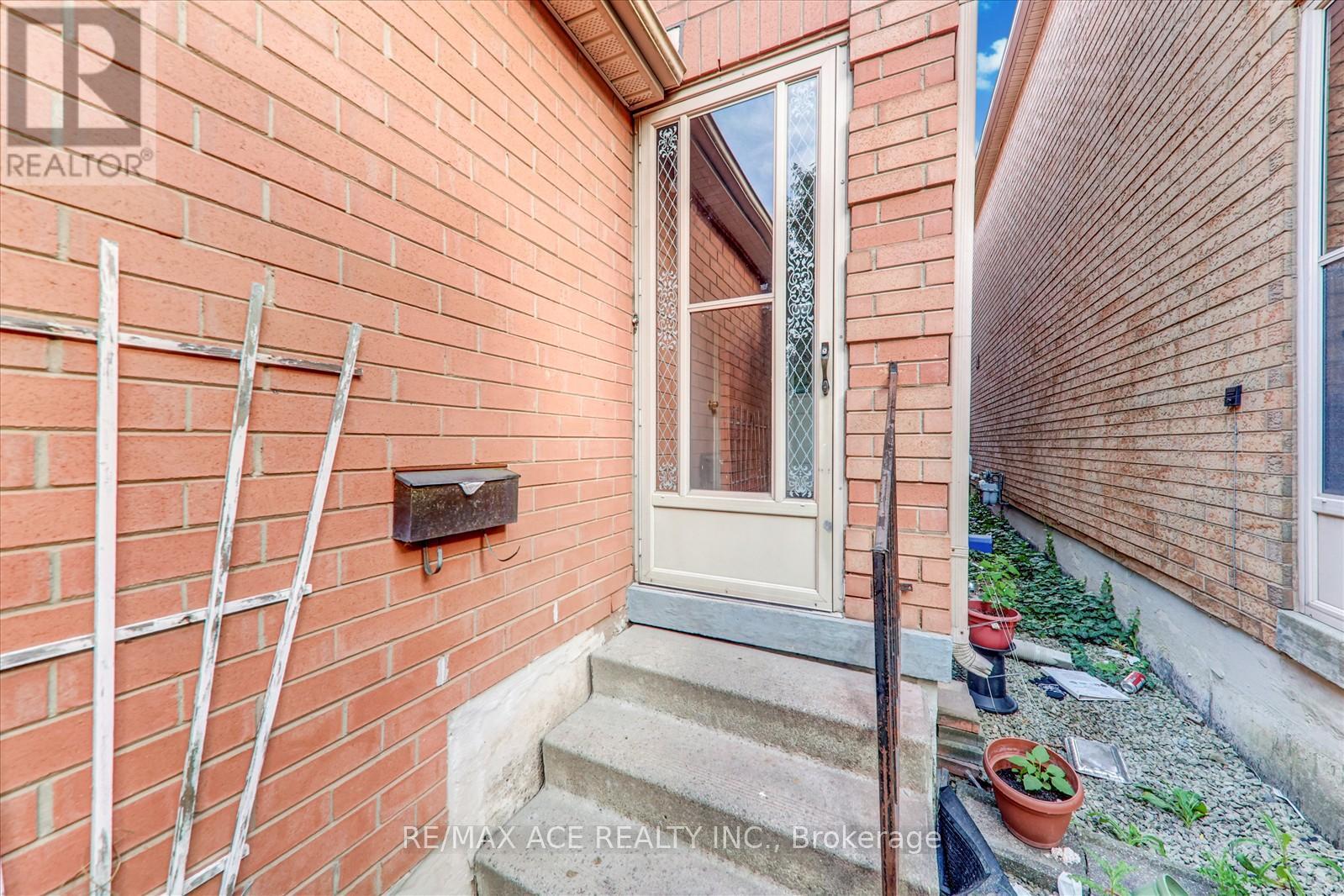 Property at 17 KENBOROUGH COURT image 5