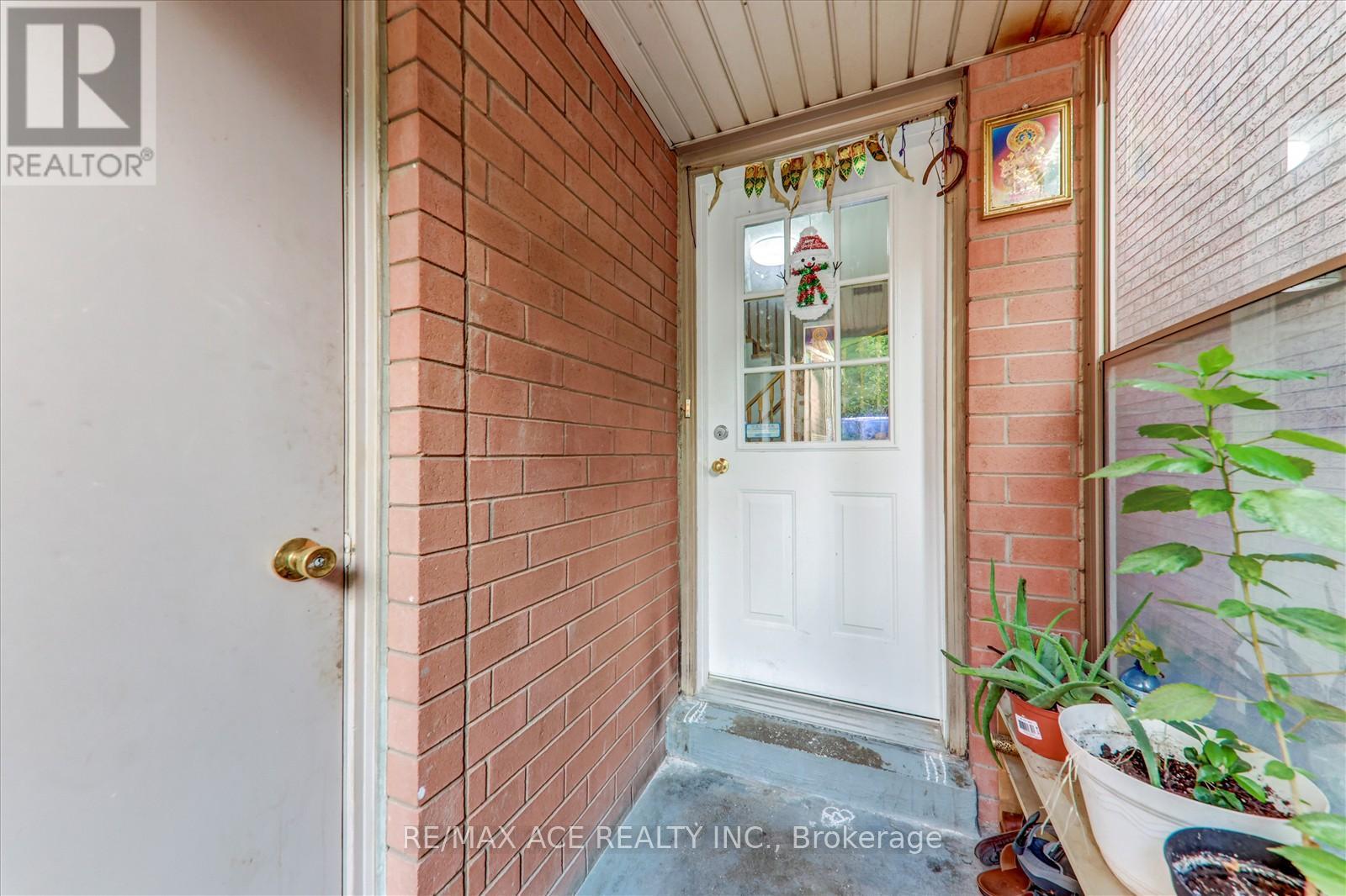 17 Kenborough Court, Markham, Ontario  L3S 3P3 - Photo 6 - N12317271