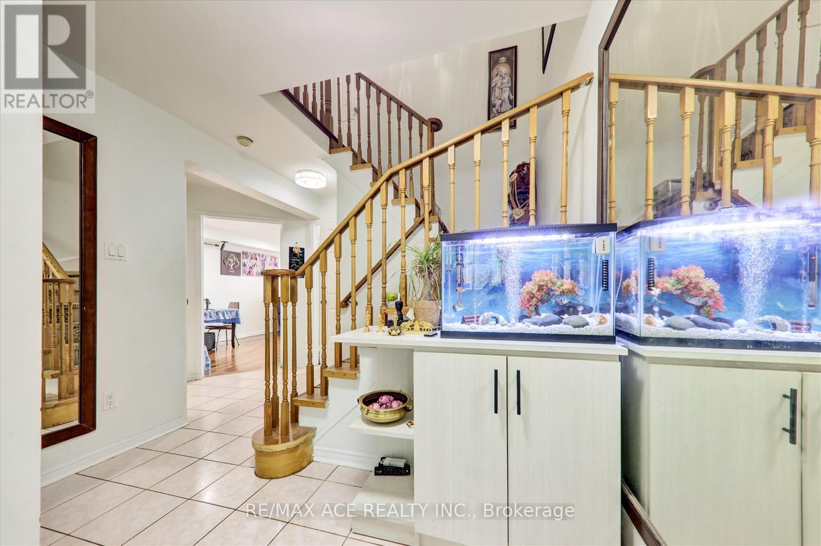 17 Kenborough Court, Markham, Ontario  L3S 3P3 - Photo 8 - N12317271