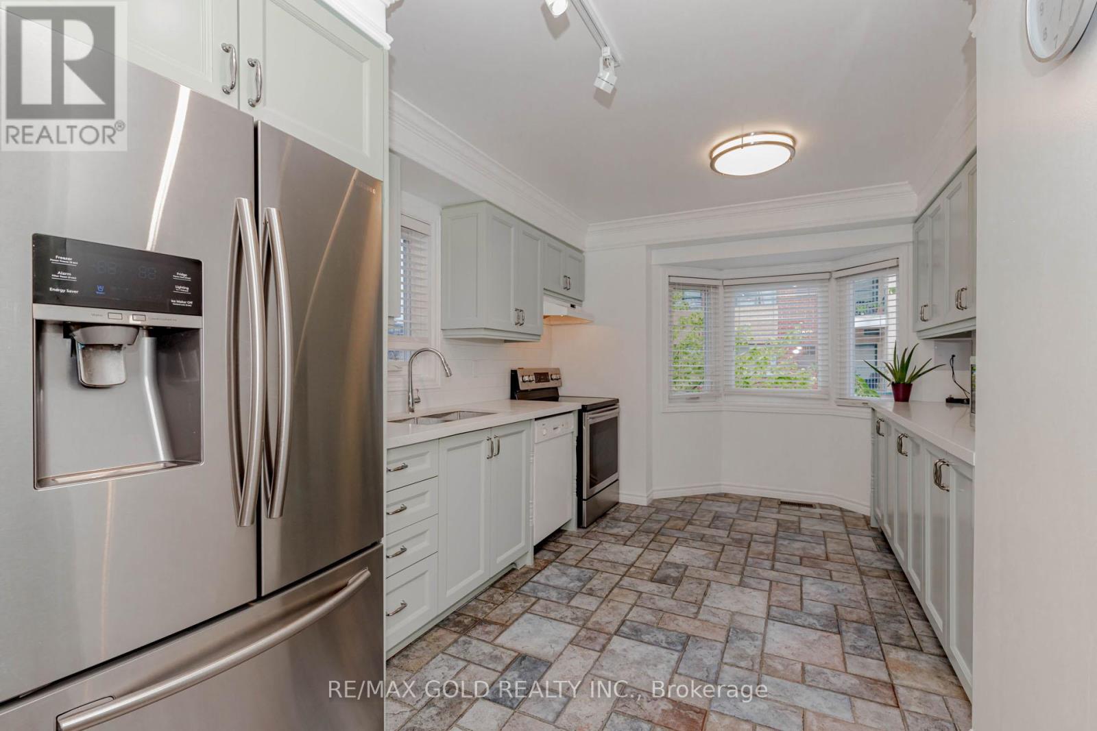 24 Wallace Street, Vaughan, Ontario  L4L 2P3 - Photo 12 - N12317274