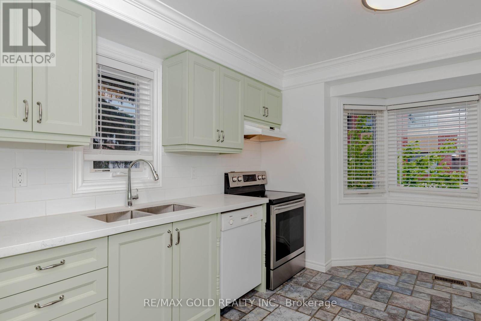 24 Wallace Street, Vaughan, Ontario  L4L 2P3 - Photo 13 - N12317274
