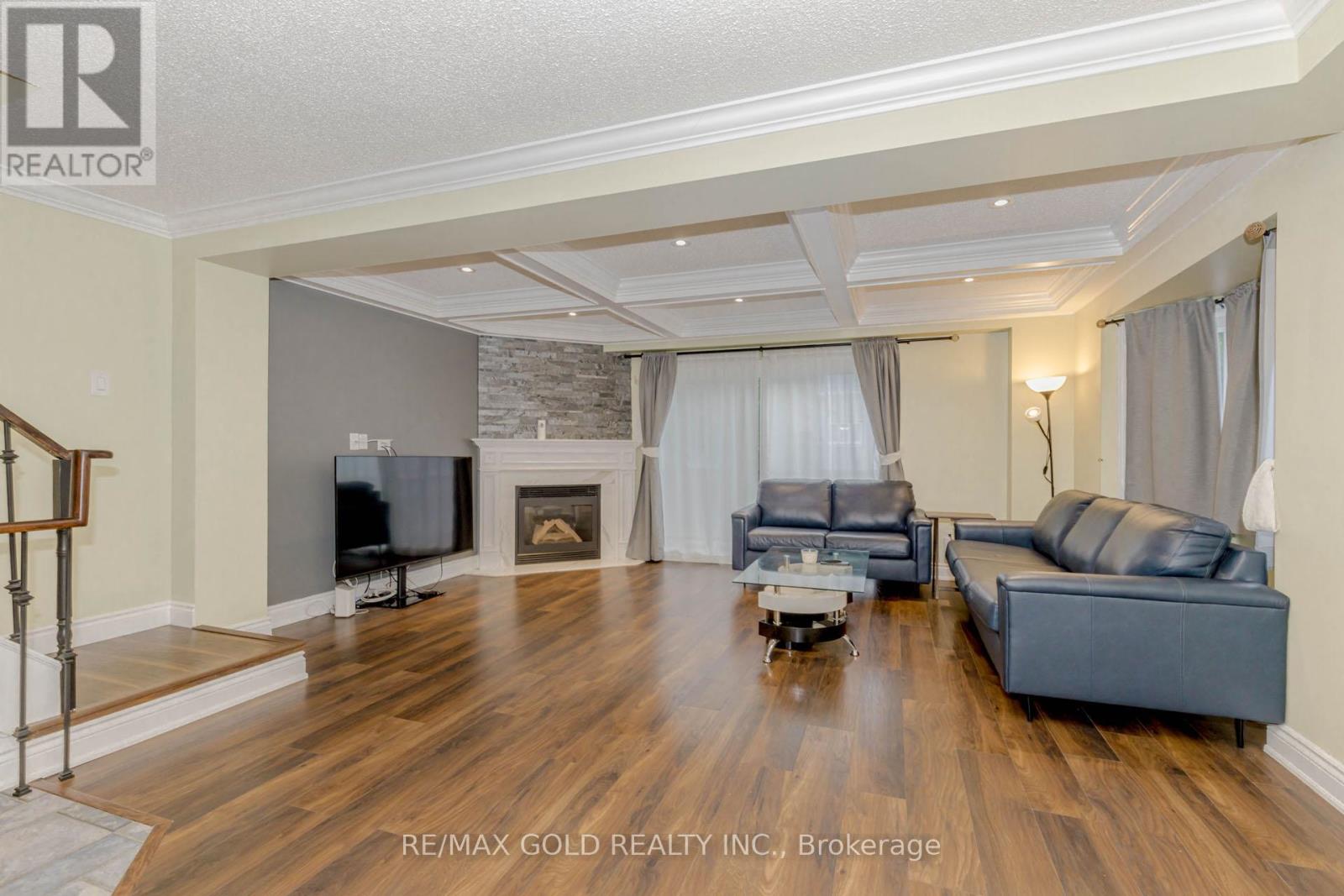 24 Wallace Street, Vaughan, Ontario  L4L 2P3 - Photo 7 - N12317274