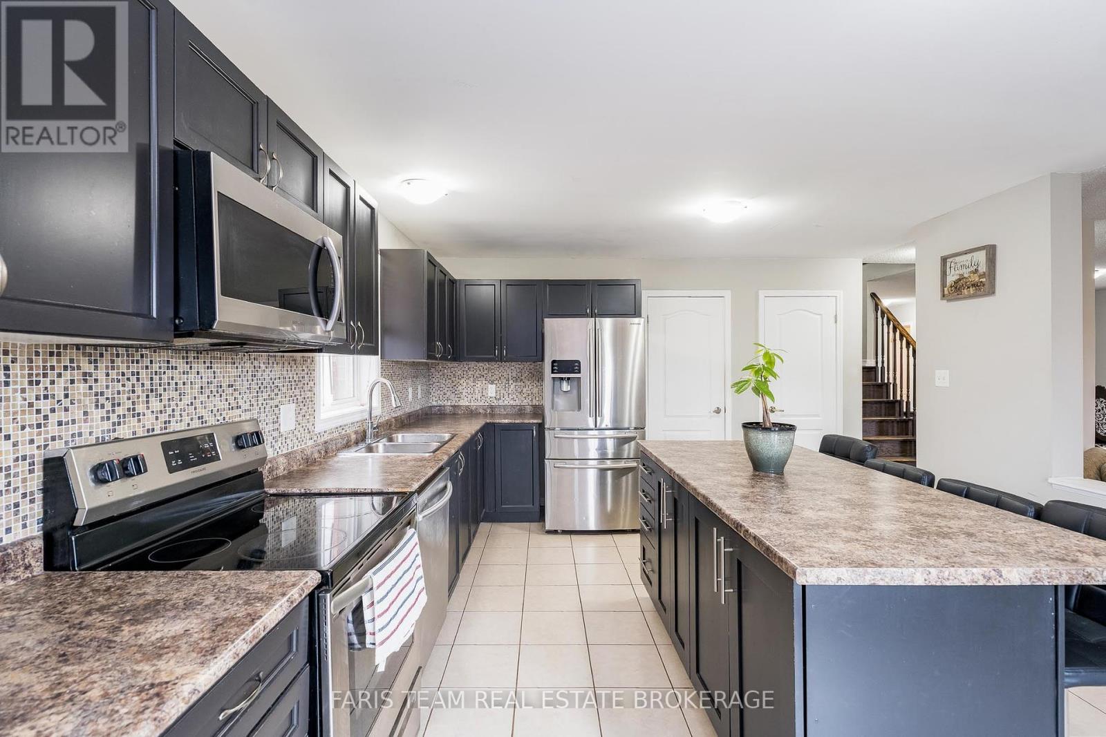 Property at 1373 HUNTER STREET image 5