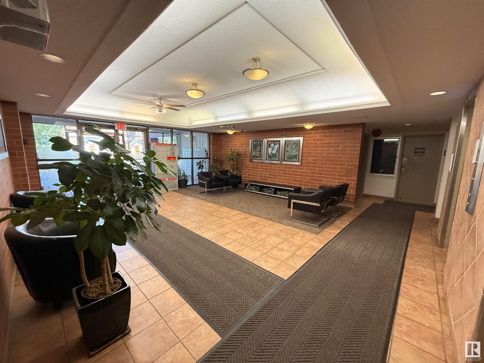 Property at #1104 9917 110 ST NW image 4