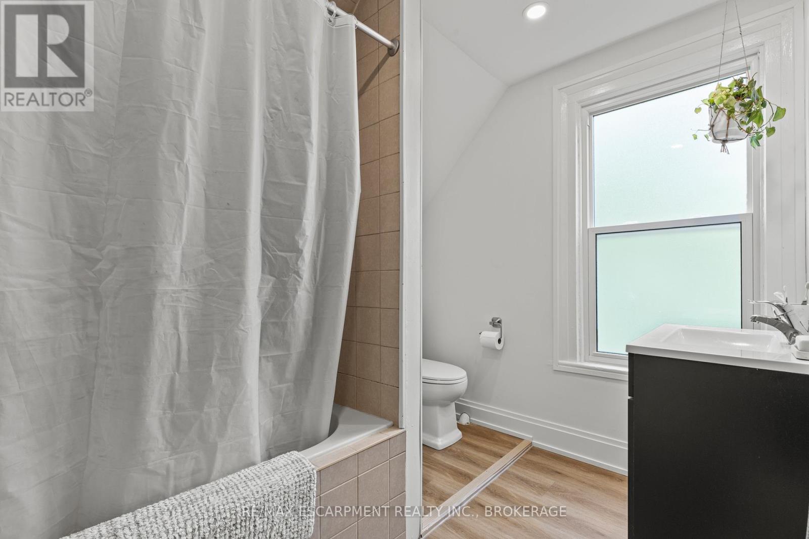 4250 William Street, Lincoln, Ontario  L0R 1B7 - Photo 16 - X12317390