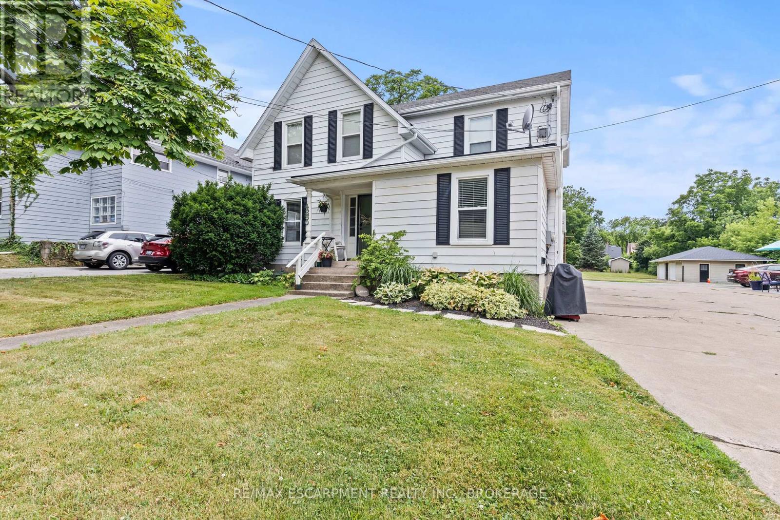 4250 William Street, Lincoln, Ontario  L0R 1B7 - Photo 2 - X12317390