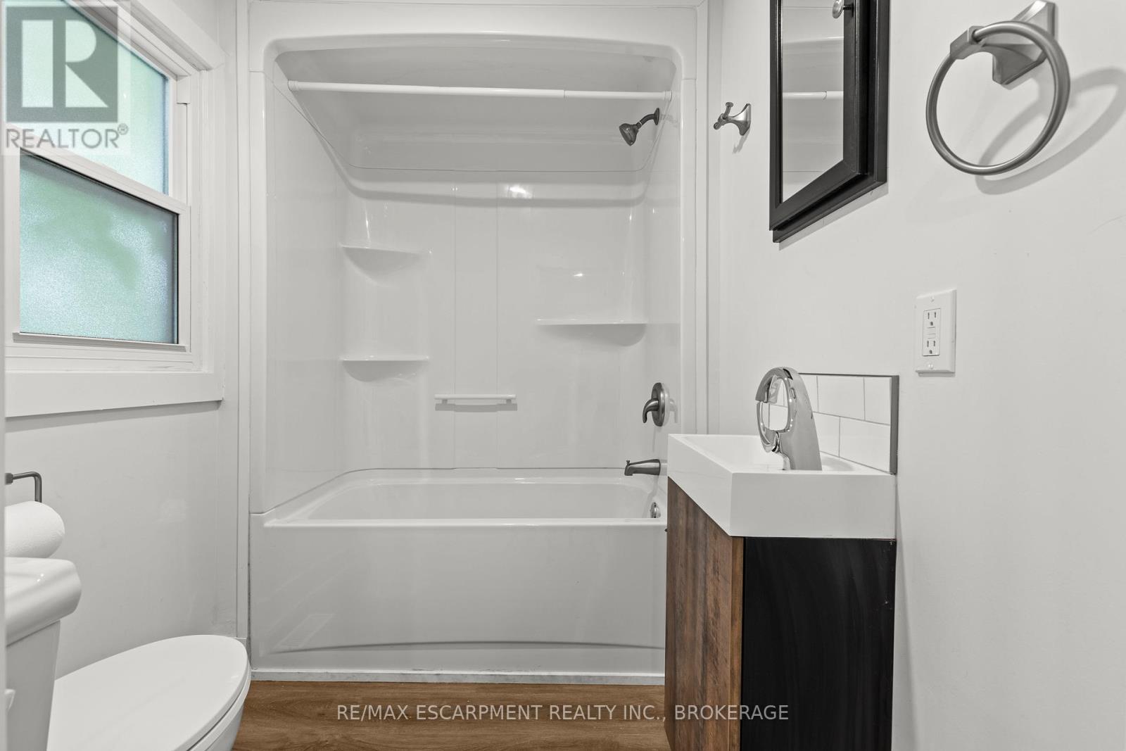 4250 William Street, Lincoln, Ontario  L0R 1B7 - Photo 38 - X12317390