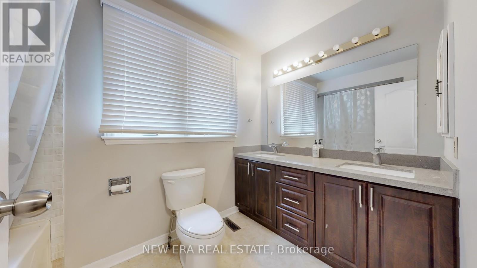 4178 Garnetwood Chase, Mississauga, Ontario  L4W 2G7 - Photo 35 - W12317321